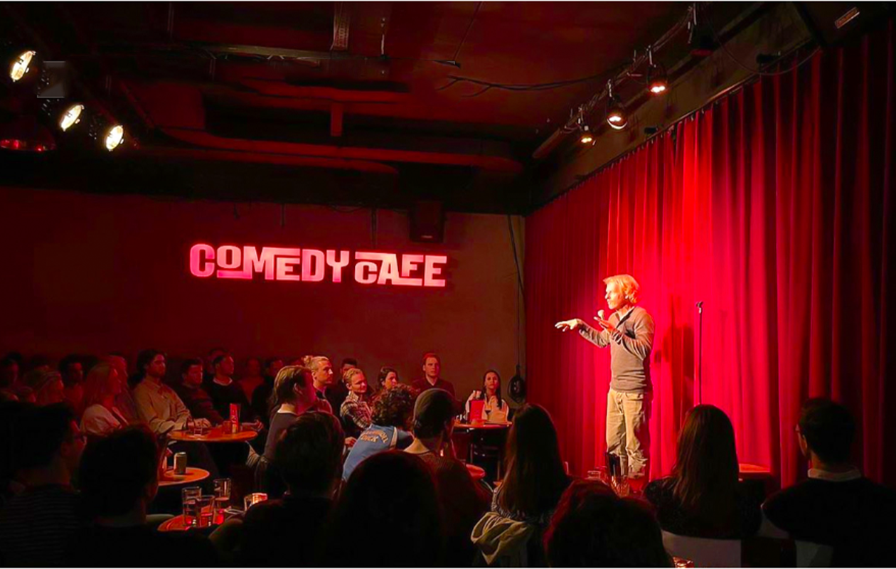 Bied mee op Comedy Café Amsterdam tickets (2 personen)