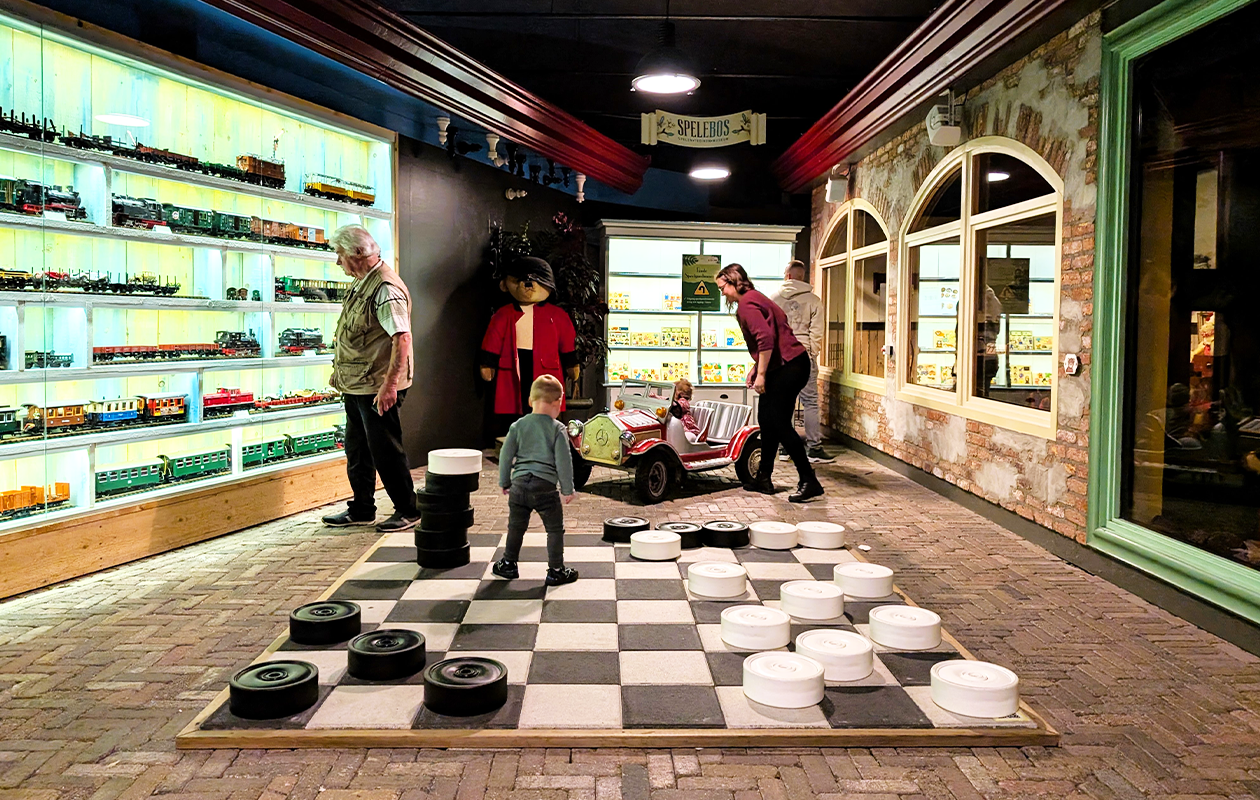 Combiticket Spelebos: museum, dino & golfplezier (2p.)