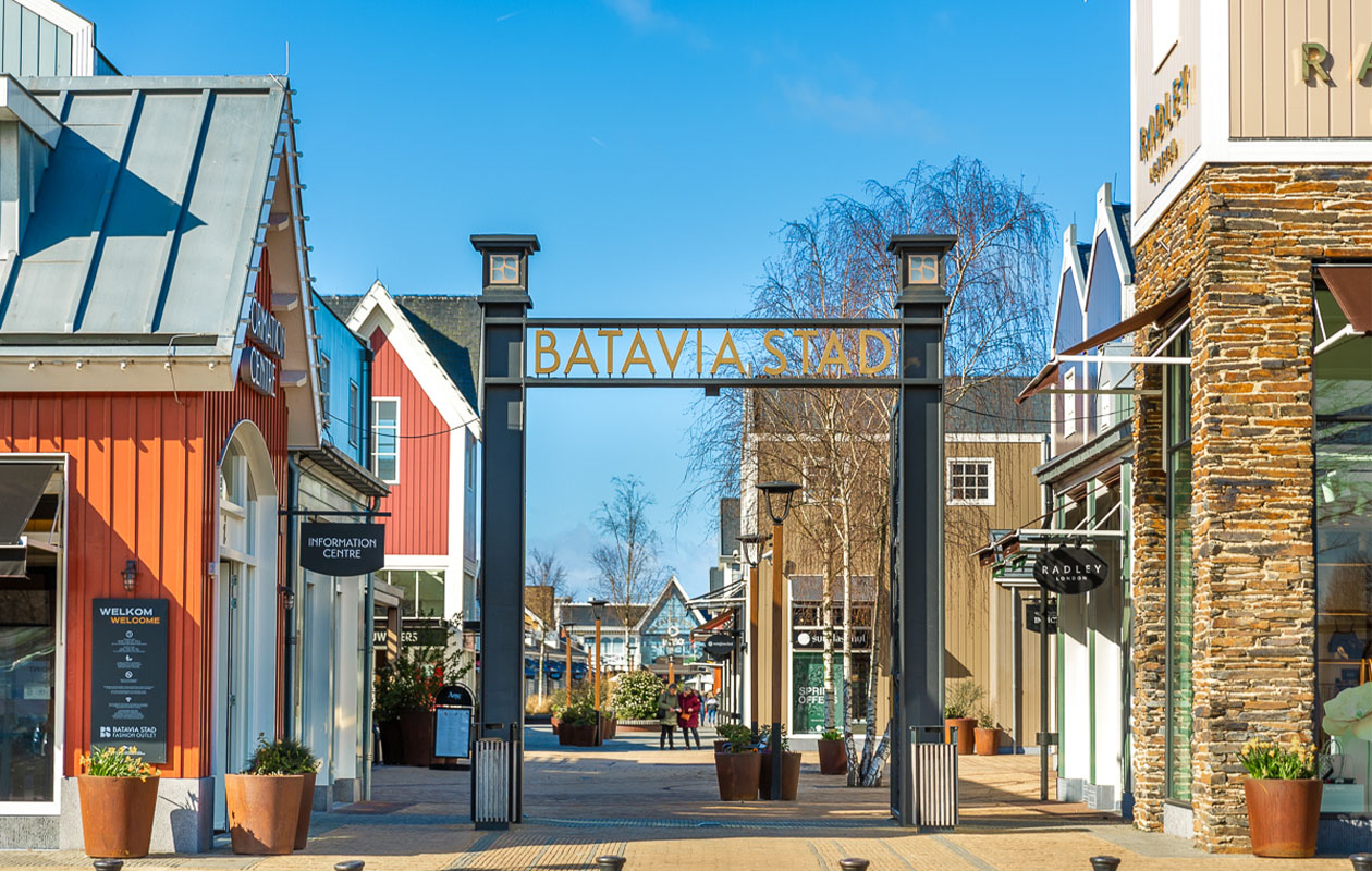 Dagje Batavia Stad Fashion Outlet incl. busrit heen en terug vanuit Amsterdam (2 pers.)