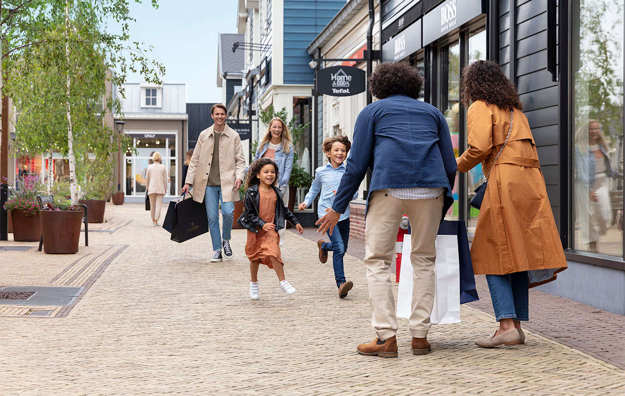 Dagje Batavia Stad Fashion Outlet incl. busrit heen en terug vanuit Amsterdam (2 pers.)