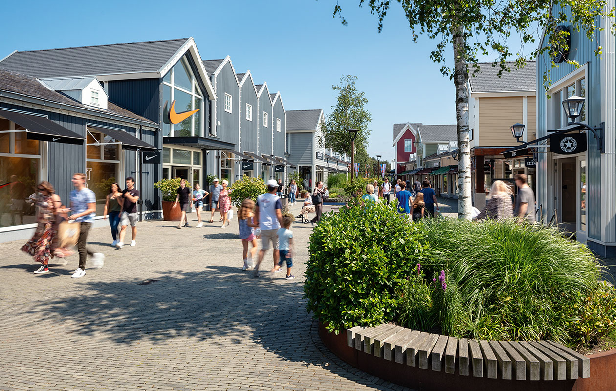 Dagje Batavia Stad Fashion Outlet incl. busrit heen en terug vanuit Amsterdam (2 pers.)
