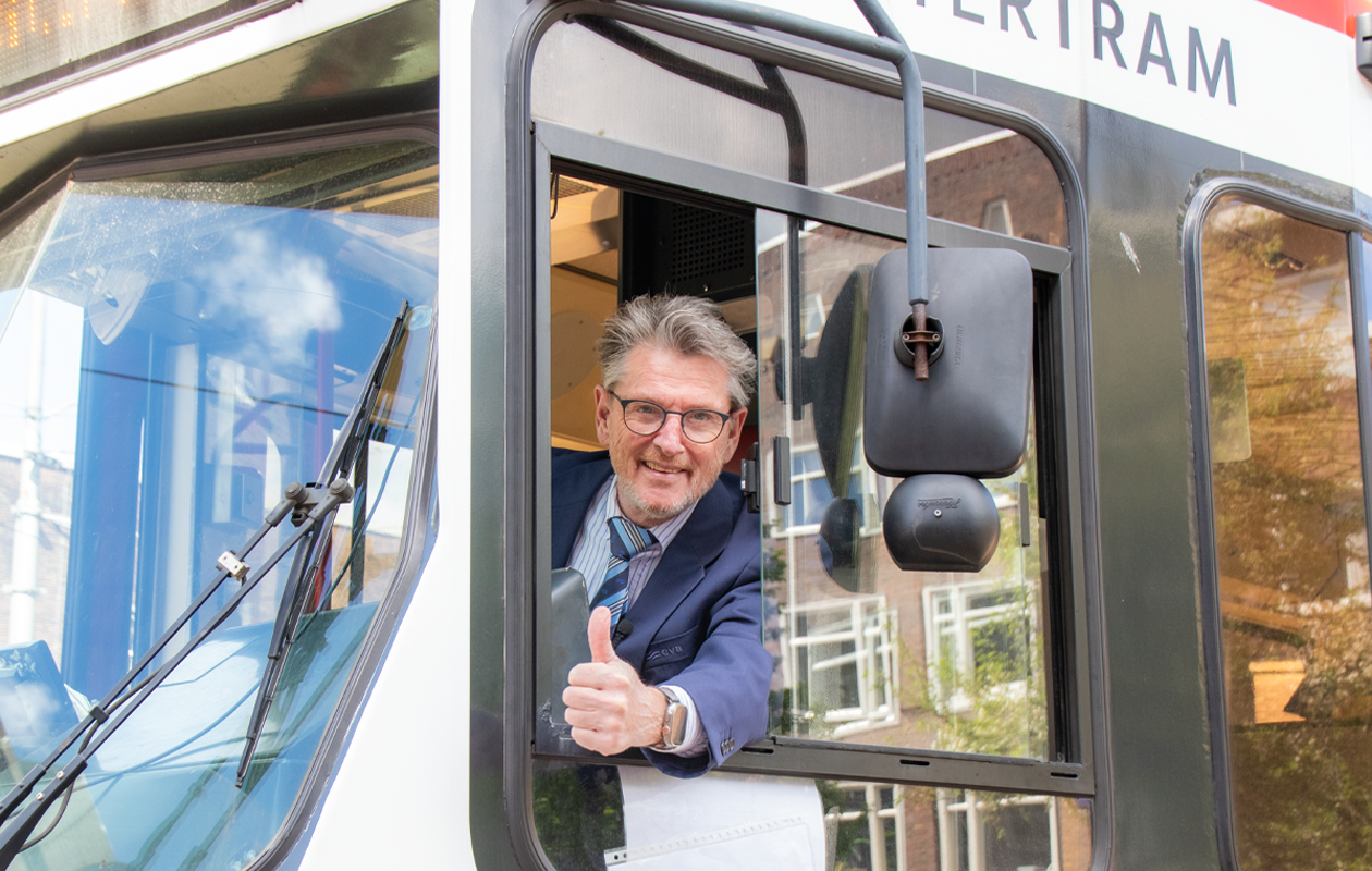 Radio 10 voor Alpe d’HuZes: Tramrit bij trambestuurder Erik de Zwart 