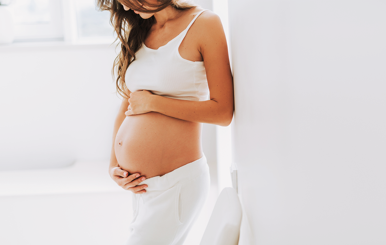 Zwangerschap/newborn fotoshoot bij een fotostudio naar keuze