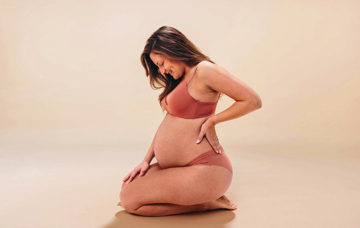 Zwangerschap/newborn fotoshoot bij een fotostudio naar keuze
