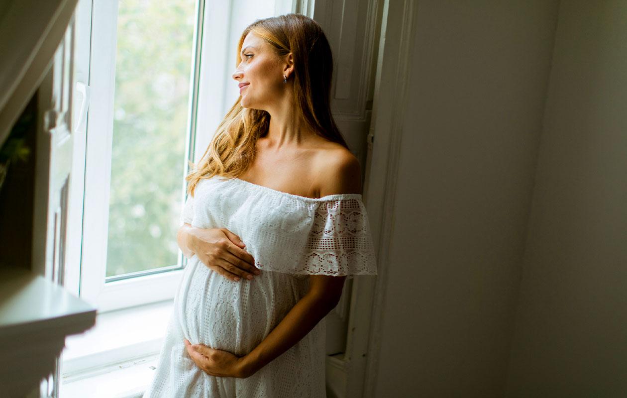 Zwangerschap/newborn fotoshoot bij een fotostudio naar keuze