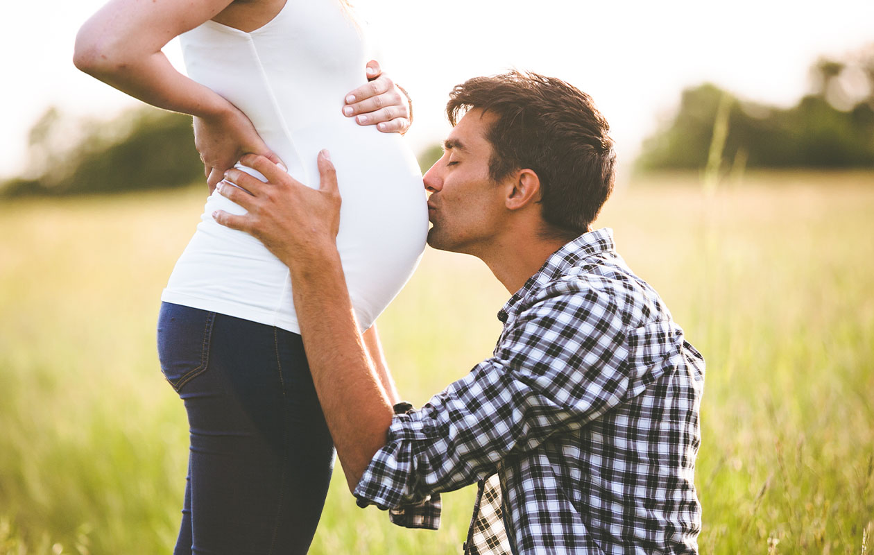 Zwangerschap/newborn fotoshoot bij een fotostudio naar keuze