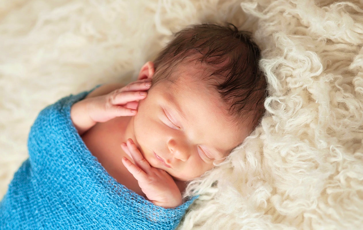 Zwangerschap/newborn fotoshoot bij een fotostudio naar keuze