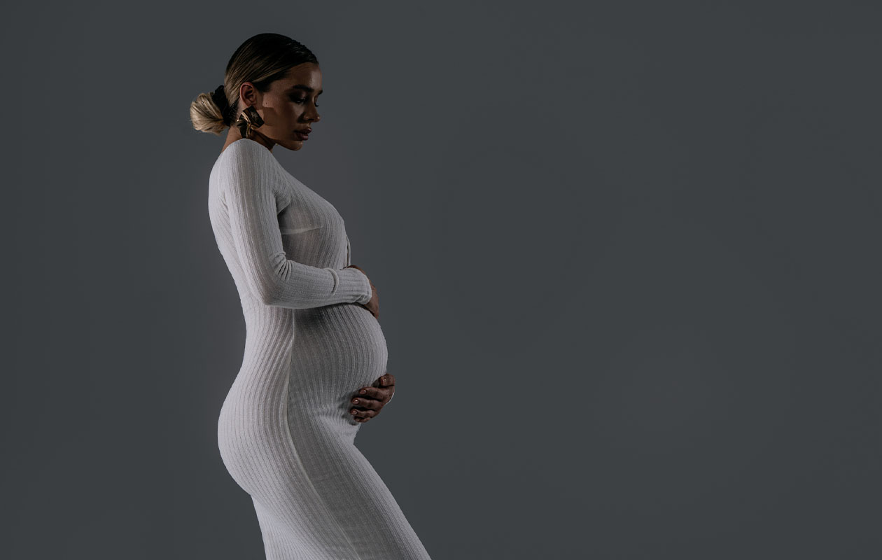 Zwangerschap/newborn fotoshoot bij een fotostudio naar keuze