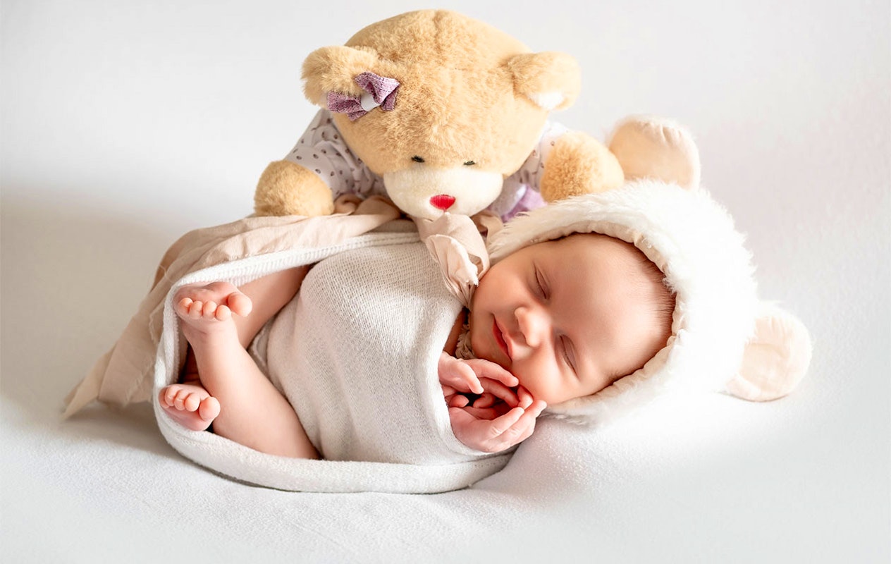 Zwangerschap/newborn fotoshoot bij een fotostudio naar keuze