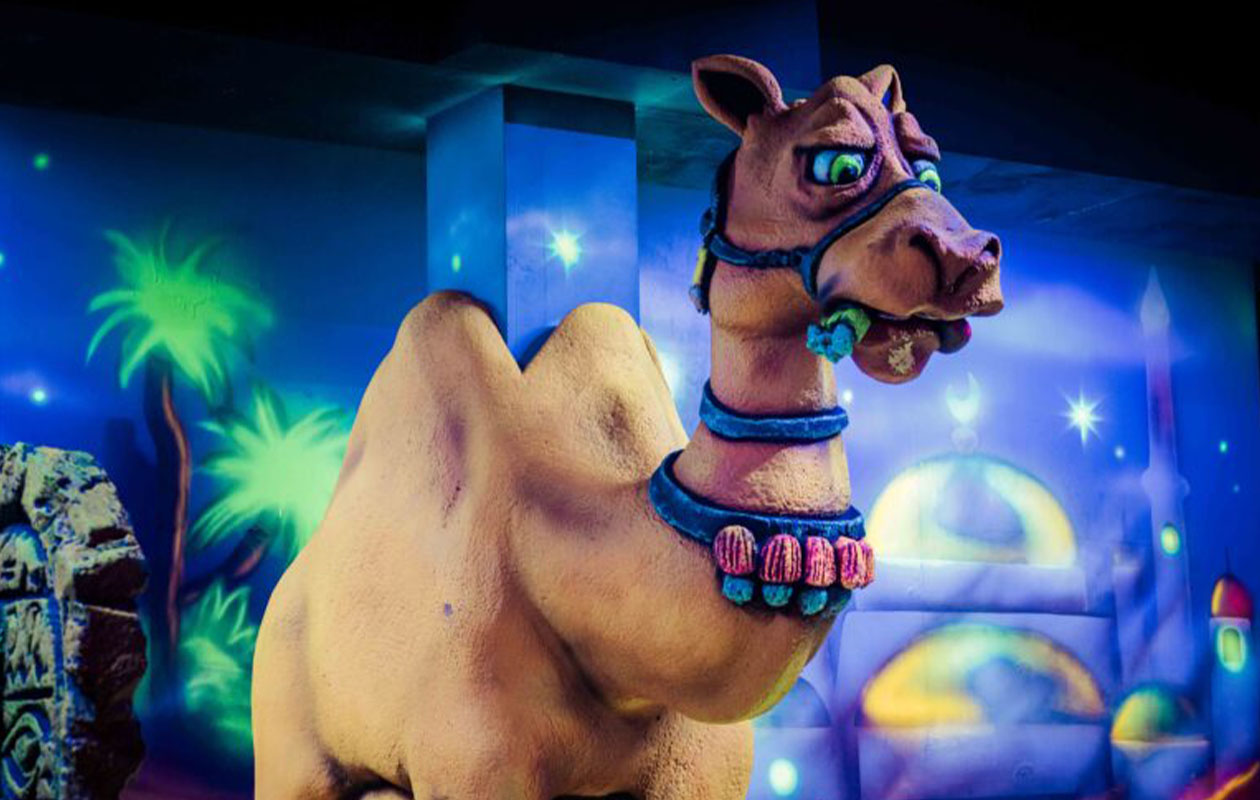 Glow in the Dark Minigolf bij Bowlmore Dordrecht (2 personen)