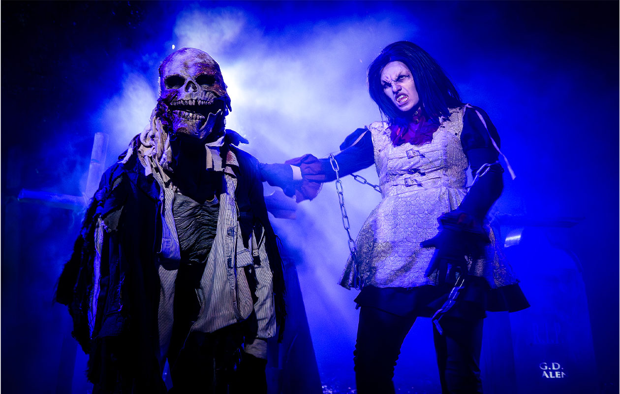 Overnacht met 4 of 8 personen in Walibi Village incl. Fright Nights of Spooky Days