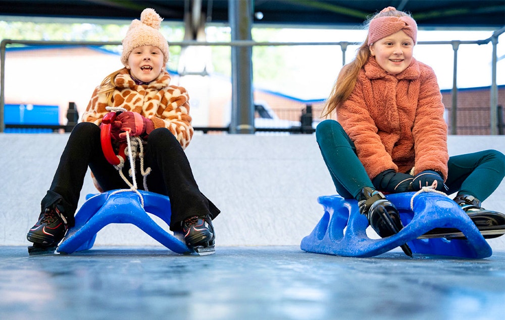 Ticket IJsbaan De Scheg + warme drank & appeltaart (2p.)