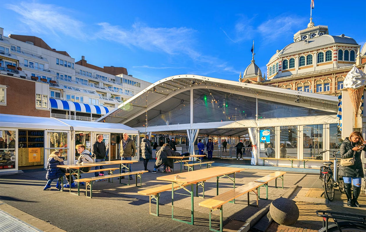 Ticket schaatsen + warme chocolademelk in Scheveningen (2p.)