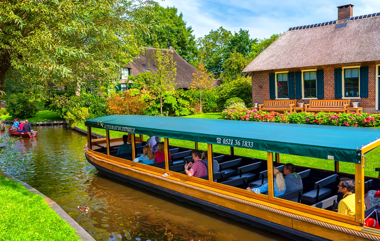 Rondvaart in Giethoorn 1 uur (2p.)