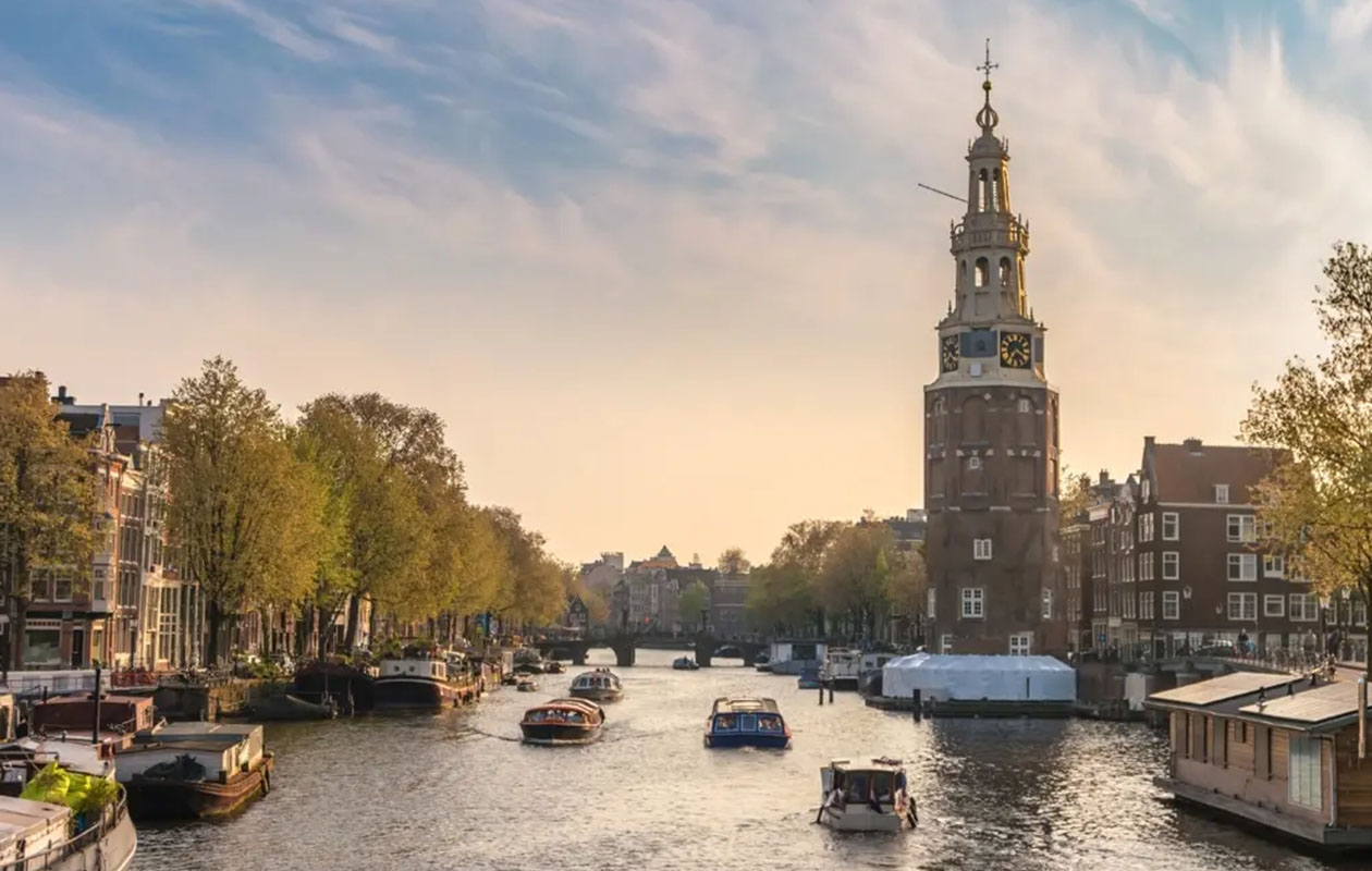 Rondvaart Amsterdam + entree Amsterdam VR Ride (2p.)