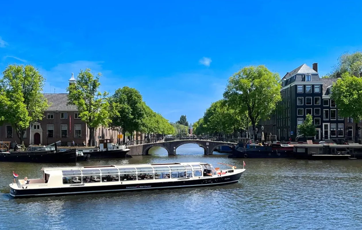 Rondvaart Amsterdam + entree Amsterdam VR Ride (2p.)