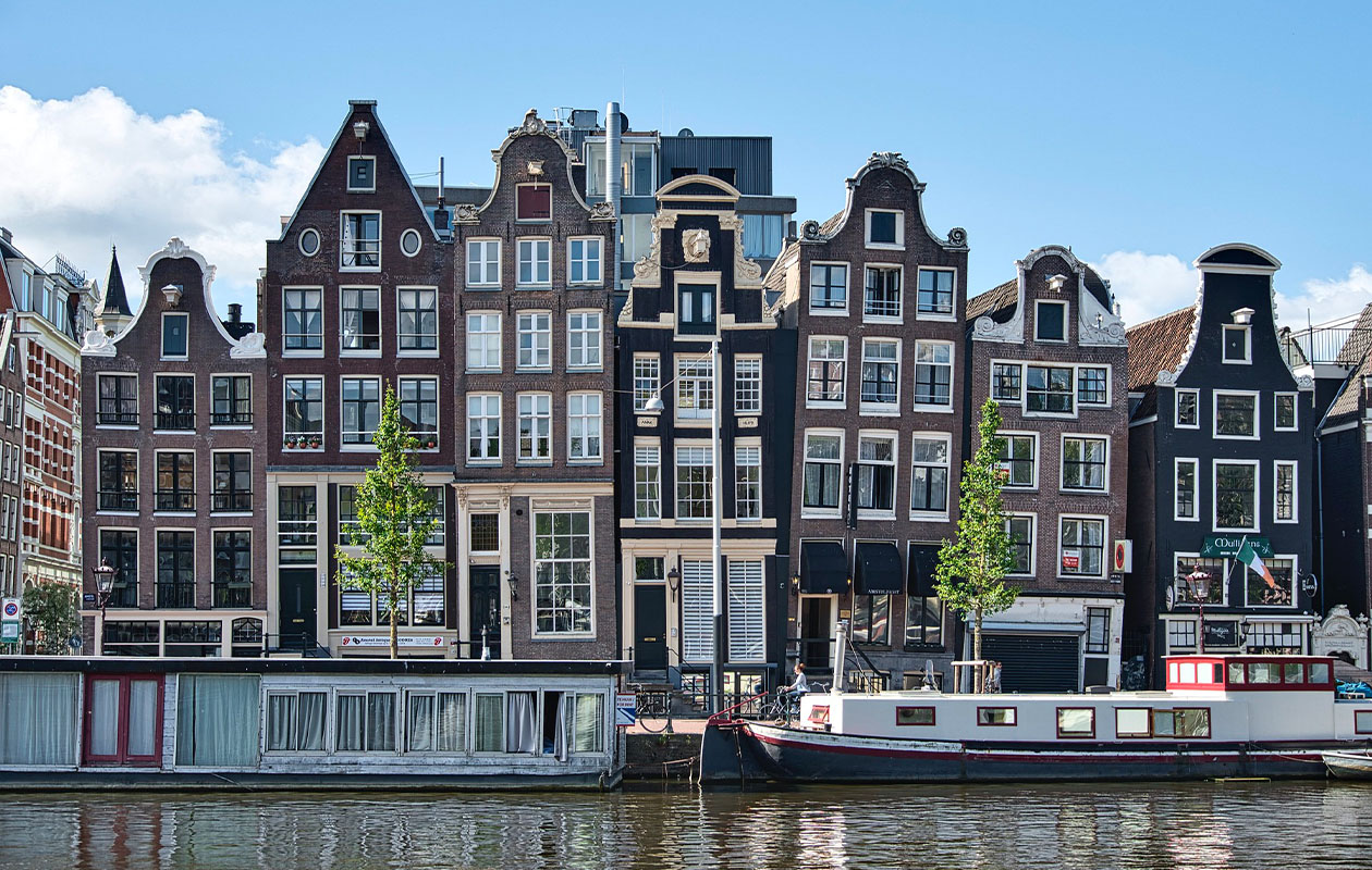 Rondvaart door Amsterdam met een luxe open sloep (2p.)