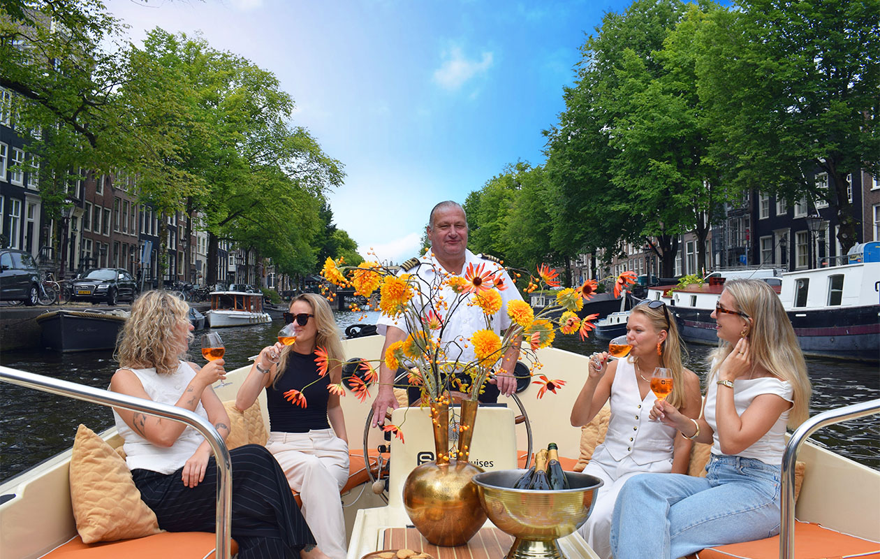 Rondvaart door Amsterdam met een luxe open sloep (2p.)