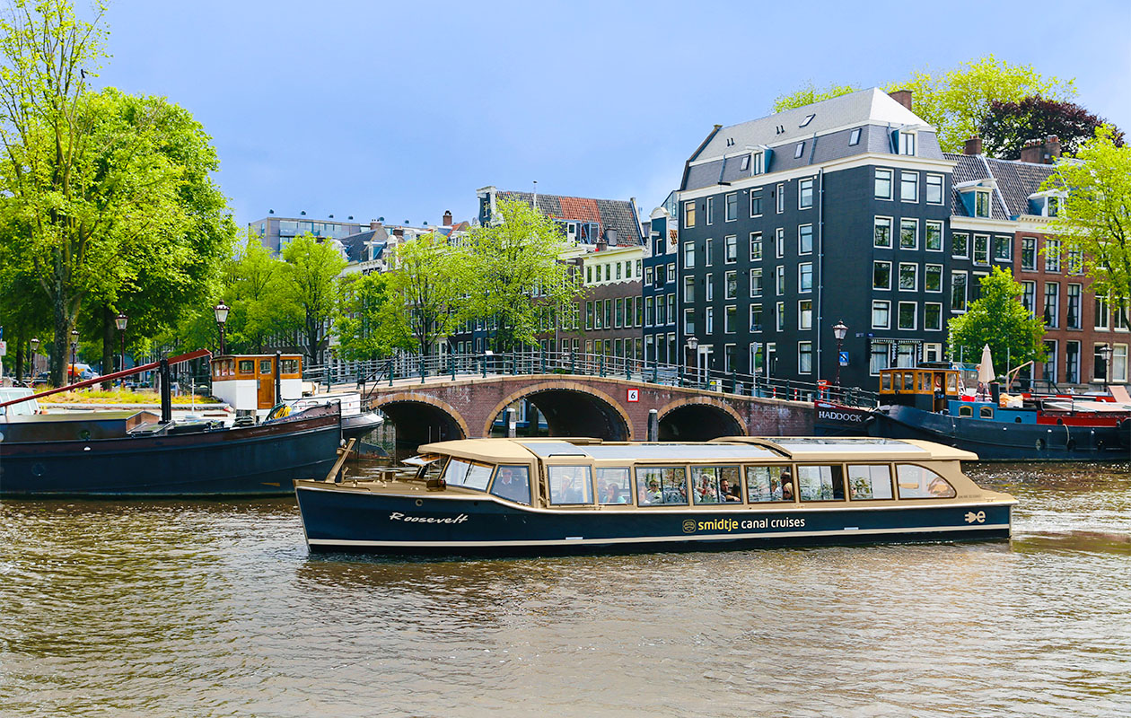 Croisière sur les canaux d’Amsterdam avec Smidtje Canal Cruises Amsterdam (2 pers.)