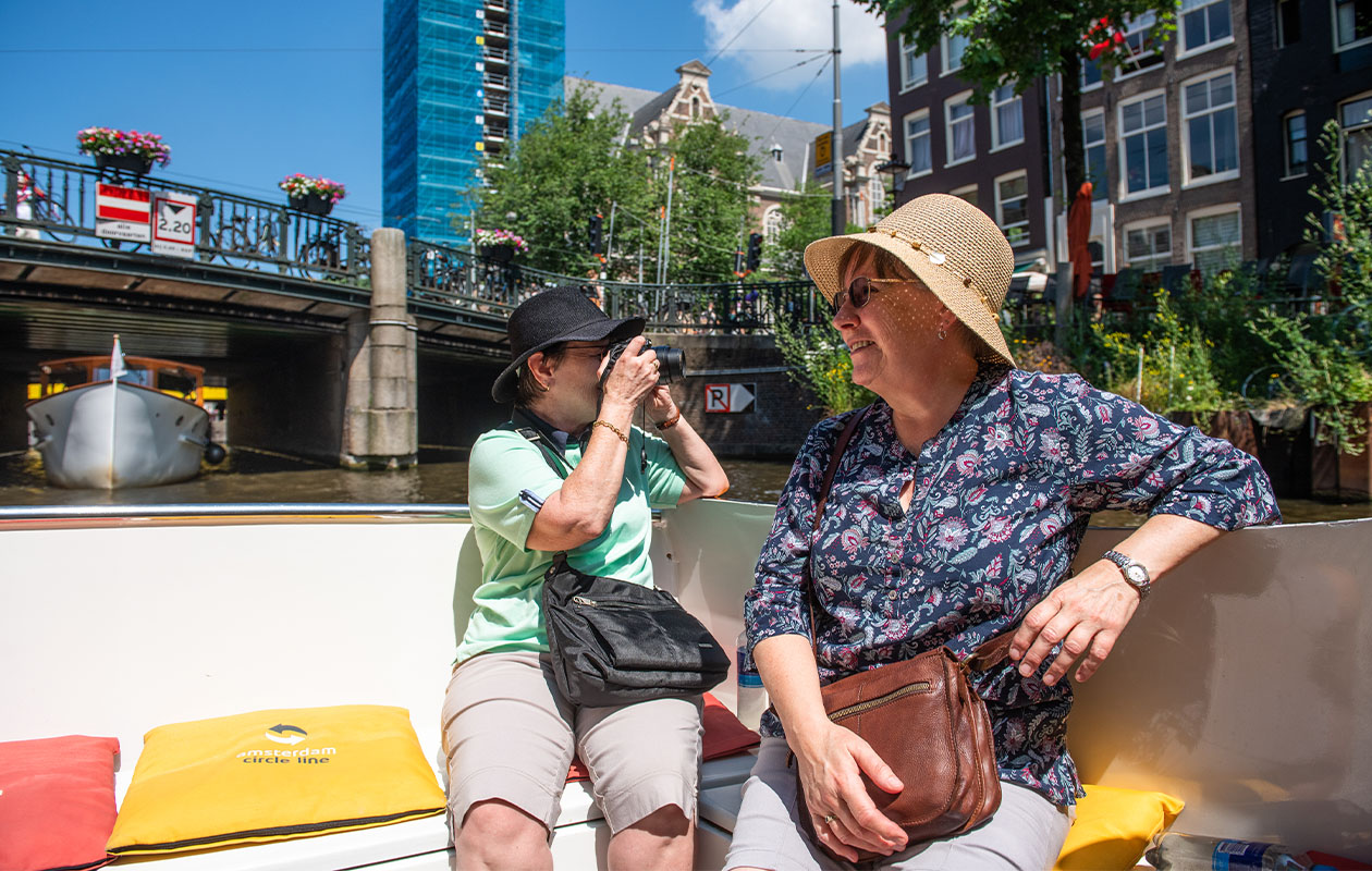 Croisière sur les canaux d’Amsterdam avec Smidtje Canal Cruises Amsterdam (2 pers.)
