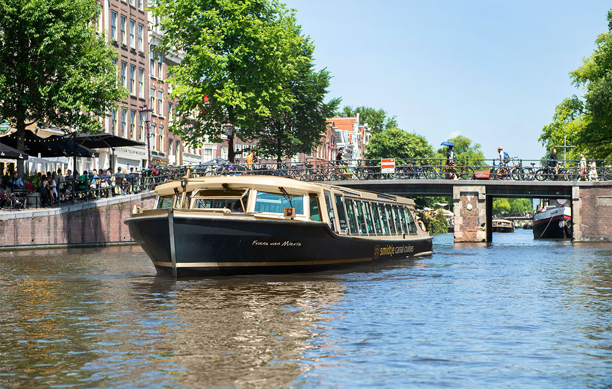Croisière sur les canaux d’Amsterdam avec Smidtje Canal Cruises Amsterdam (2 pers.)