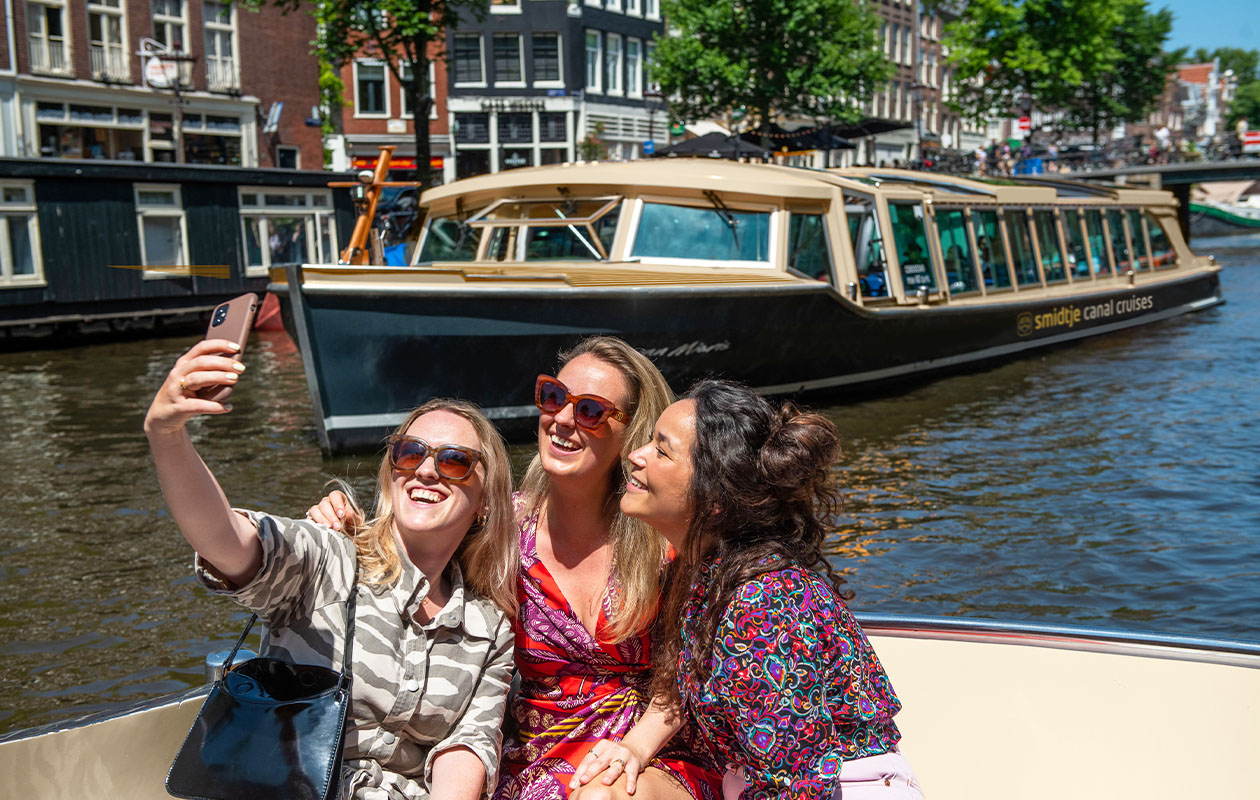 Croisière sur les canaux d’Amsterdam avec Smidtje Canal Cruises Amsterdam (2 pers.)