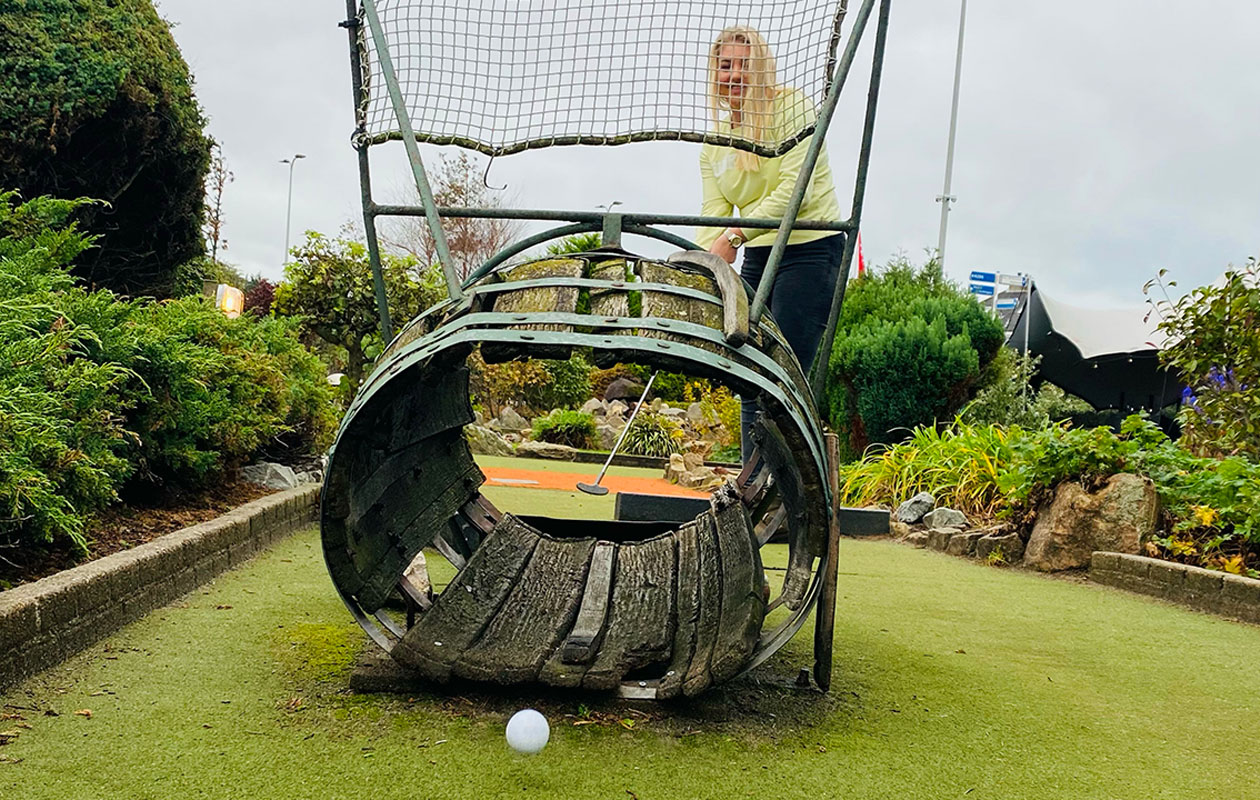 18 holes midgetgolf bij Adventure Park De Rollygolf Noordwijk voor 2 personen