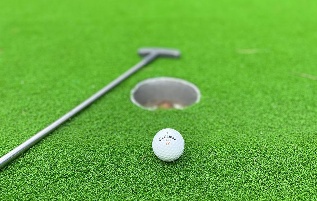 18 holes midgetgolf bij Adventure Park De Rollygolf Noordwijk voor 2 personen