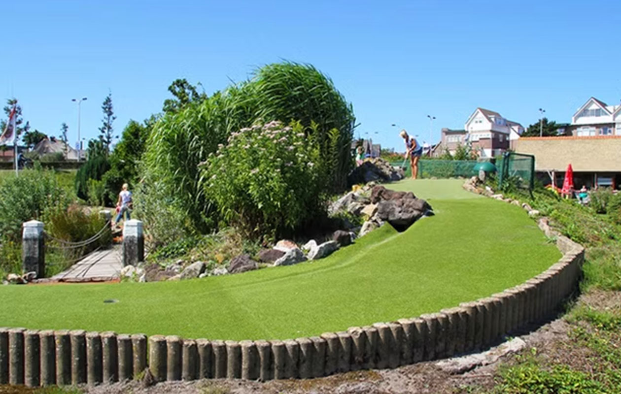 18 holes midgetgolf bij Adventure Park De Rollygolf Noordwijk voor 2 personen