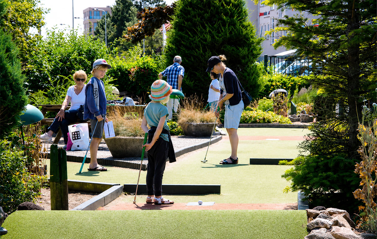 18 holes midgetgolf bij Adventure Park De Rollygolf Noordwijk voor 2 personen