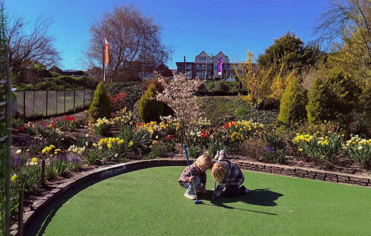 18 holes midgetgolf bij Adventure Park De Rollygolf Noordwijk voor 2 personen