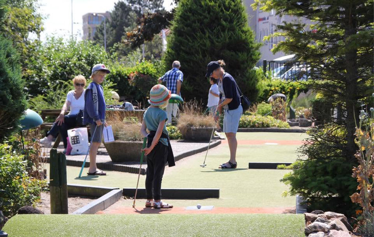 18 holes midgetgolf bij Adventure Park De Rollygolf Noordwijk voor 2 personen