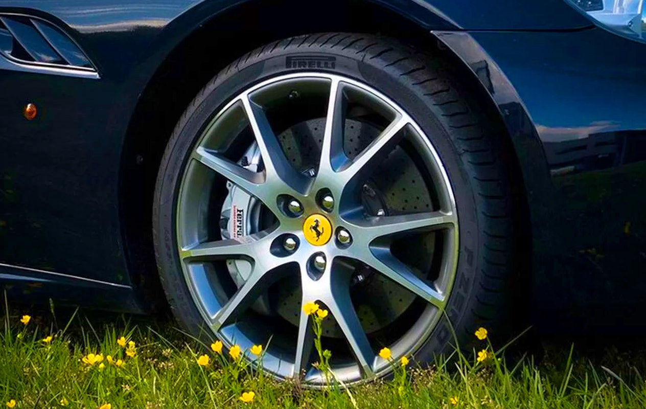 Droomrit: rijden in een Ferrari California (1p.)