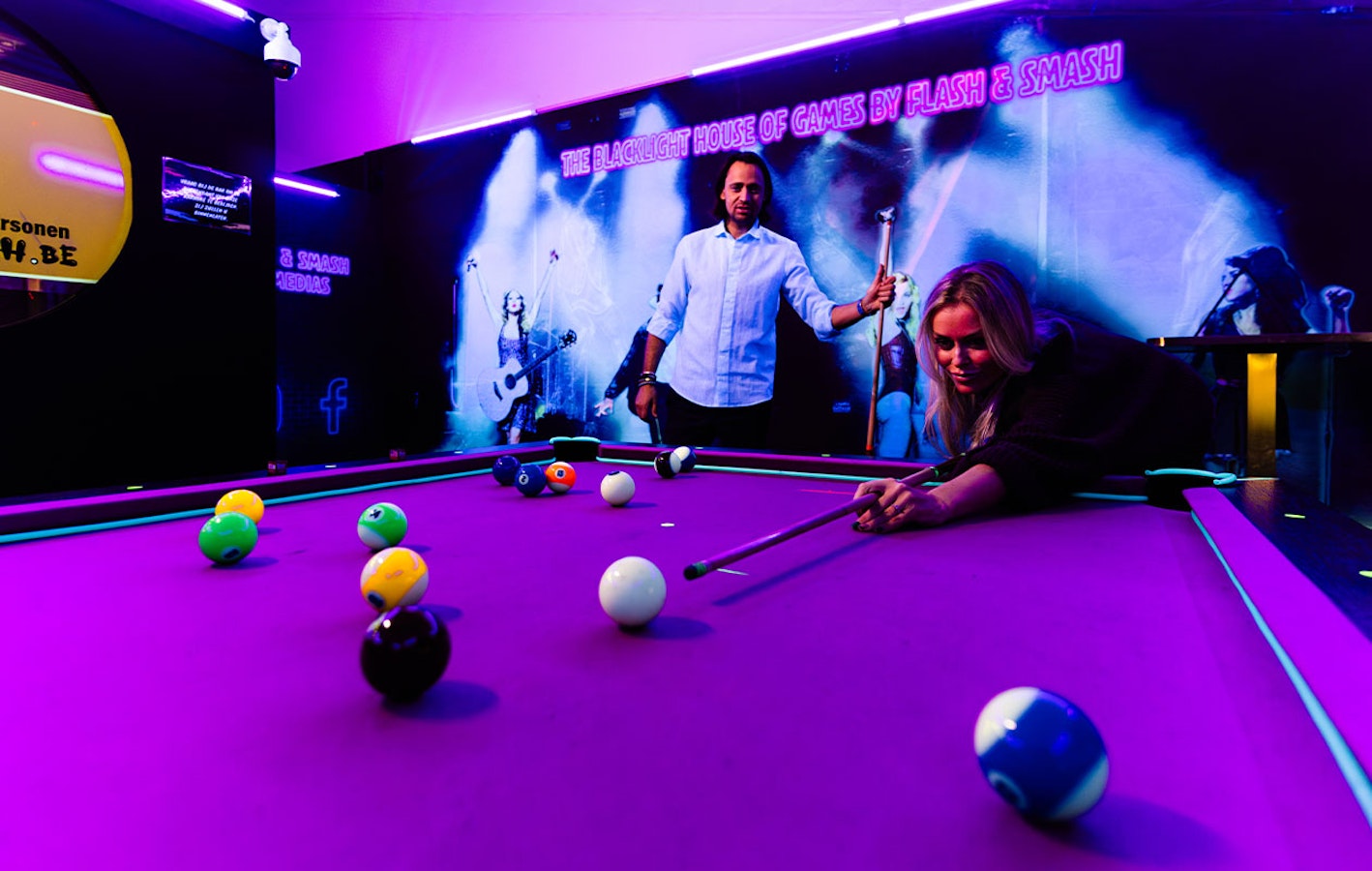 50% korting op Glowgolf, Pool en Karaoke bij Flash & Smash