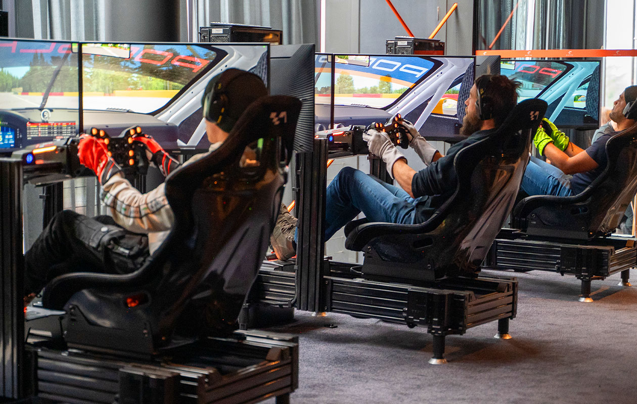 2 sessies in een autoracesimulator