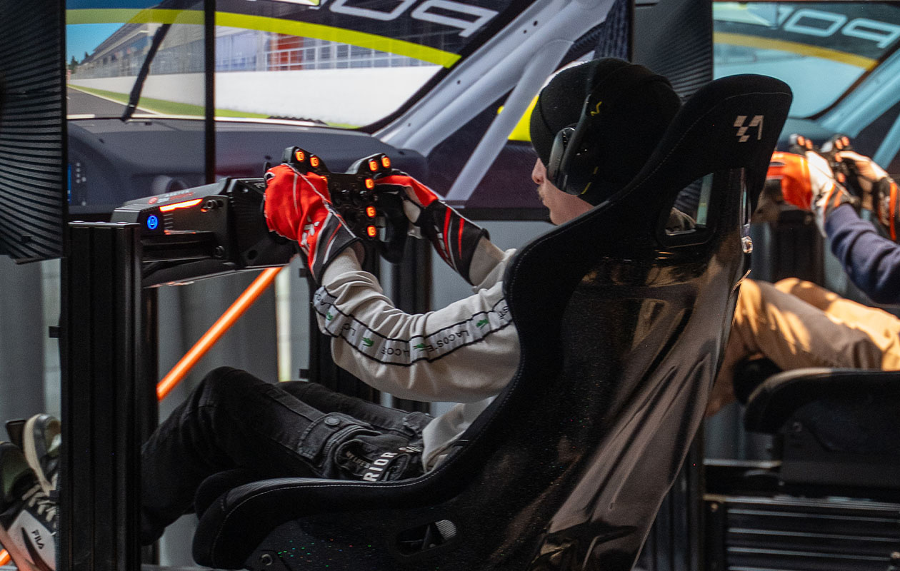 2 sessies in een autoracesimulator
