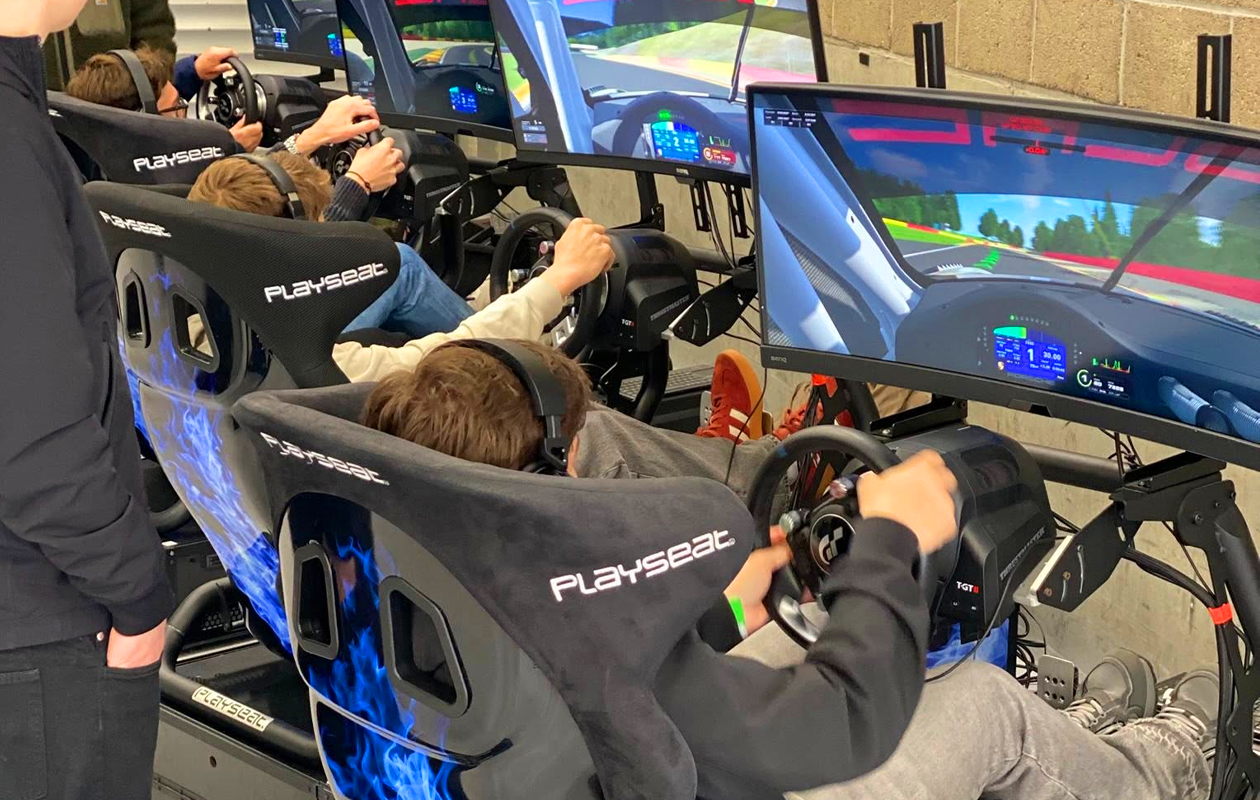 2 sessions sur un simulateur de course automobile