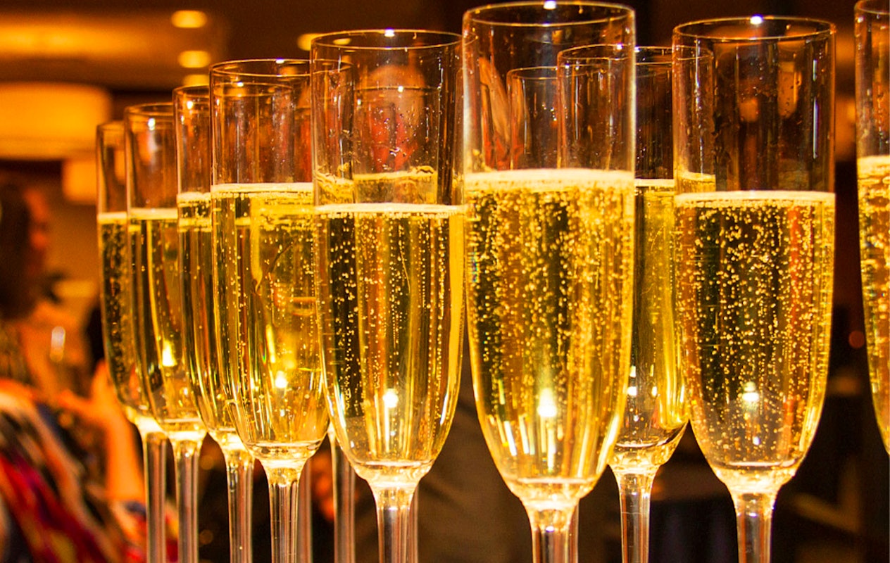 Bubbelproeverij aan huis met De Kasteelhoeve + gratis fles Cava (6p.)