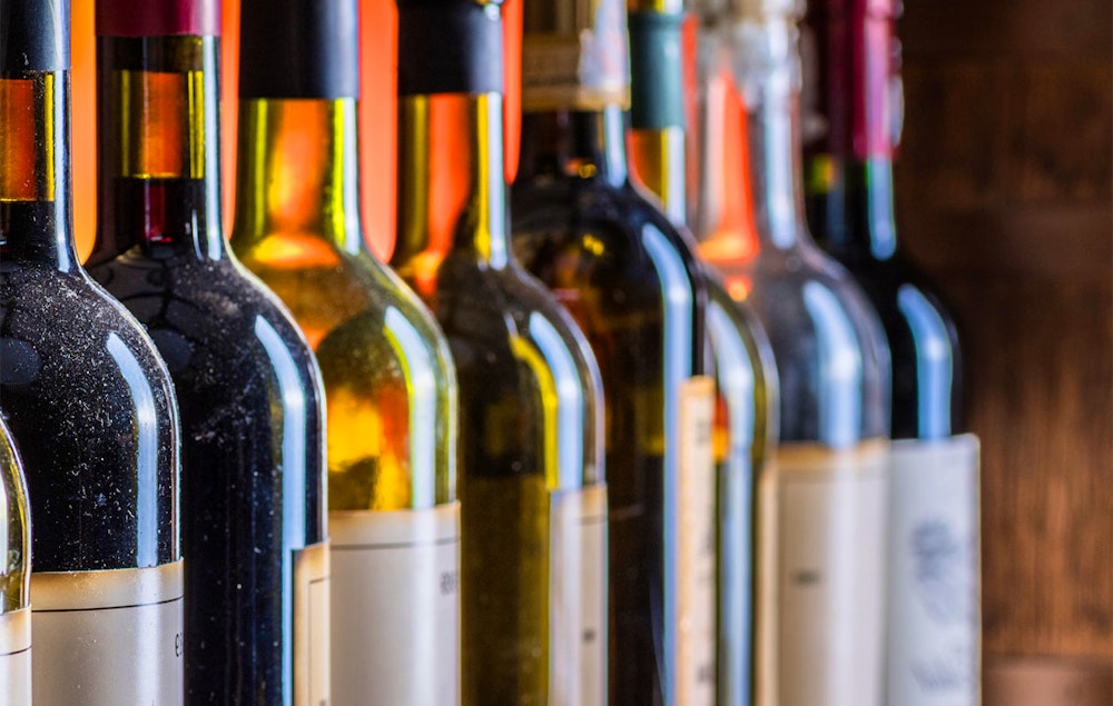 Luxe wijnproeverij aan huis + gratis fles wijn naar keuze (6p.)