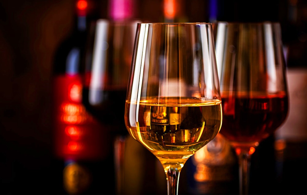 Luxe wijnproeverij aan huis + gratis fles wijn naar keuze (6p.)