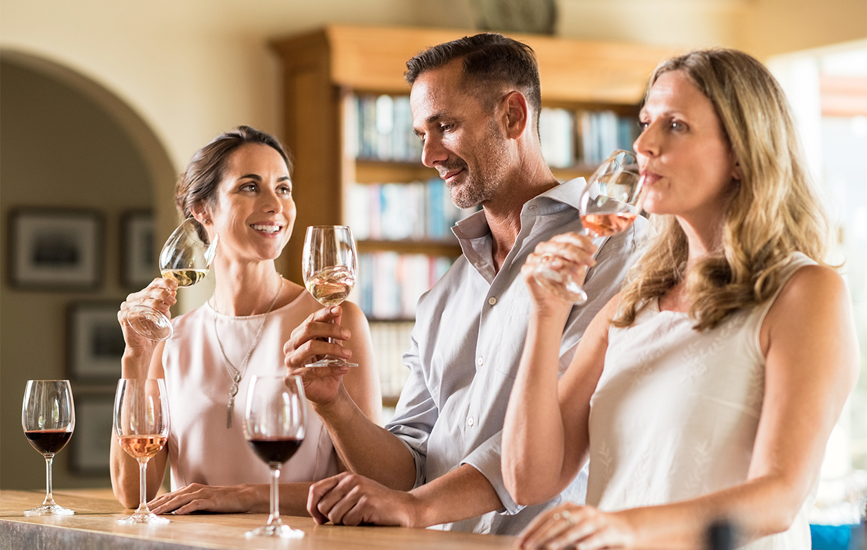 Wijnproeverij in de Koninklijke Wachtkamer te Apeldoorn (4p.)