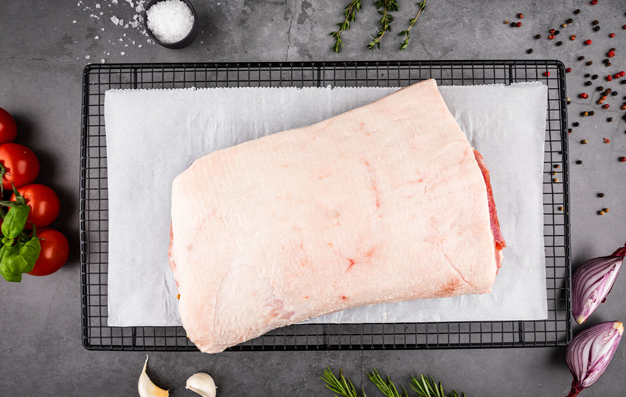 Poitrine de porc tendre en une seule pièce de BBQthuisbezorgd