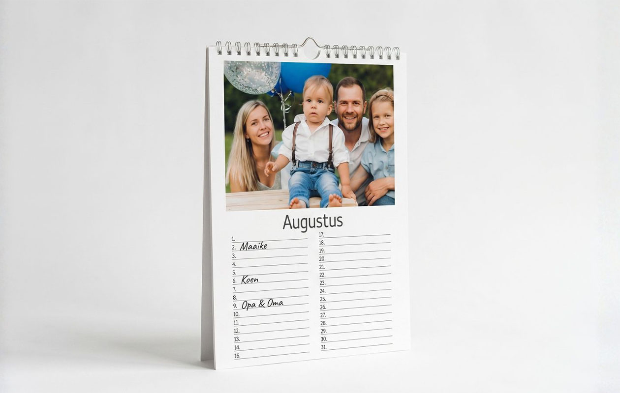 Gepersonaliseerde verjaardagskalender met eigen foto's (A4 formaat)