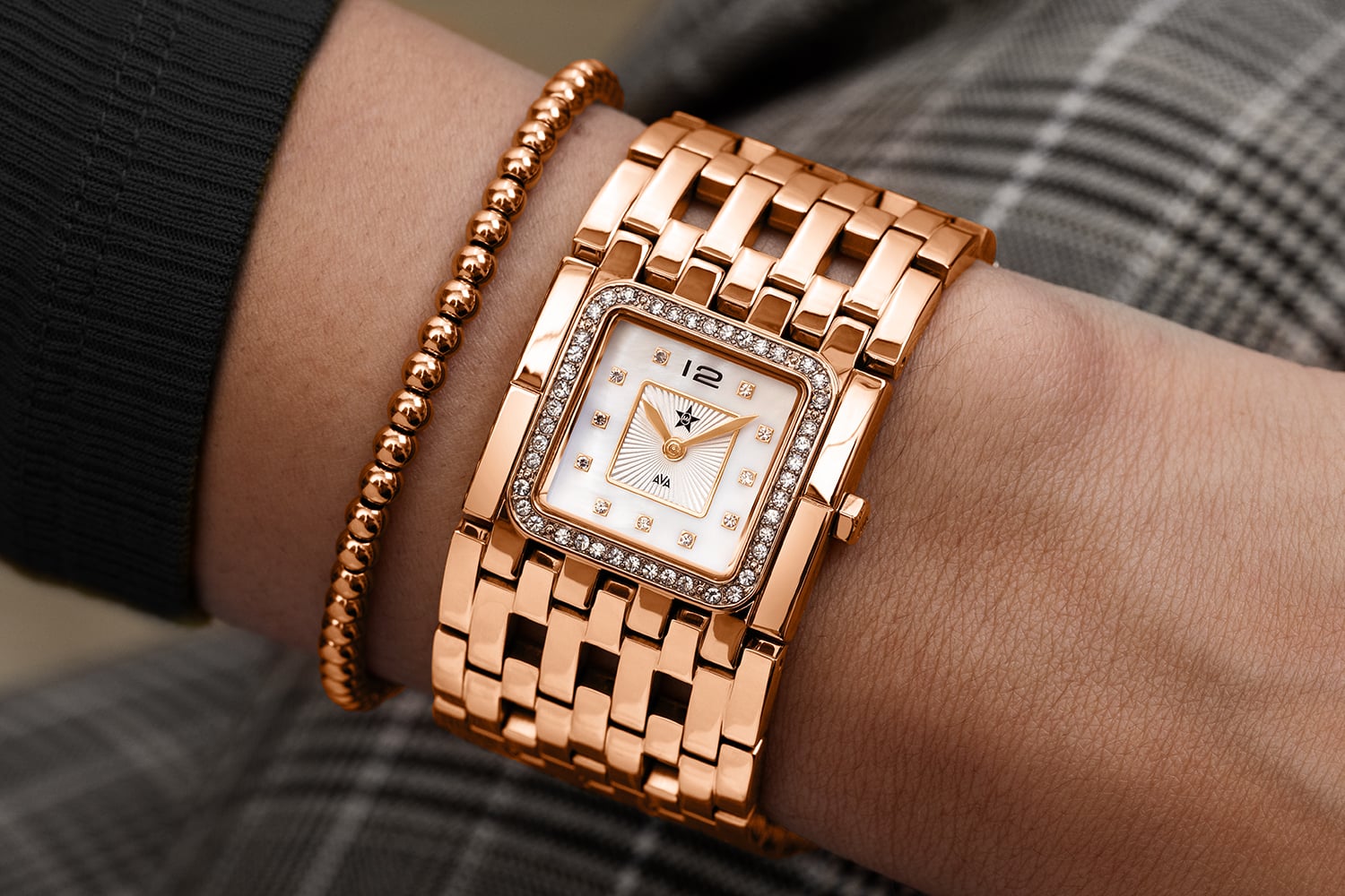 MR. O by AVA dameshorloge Queen B