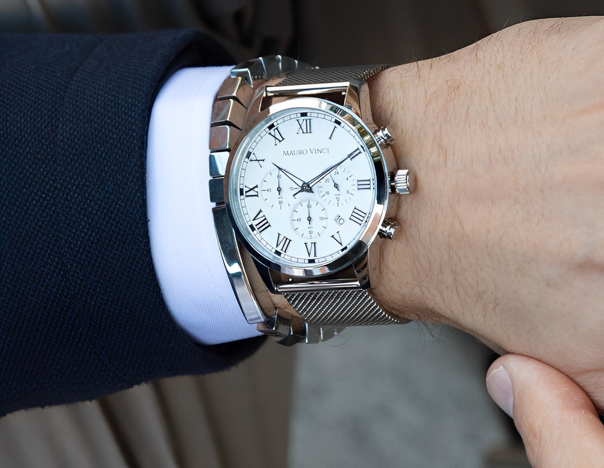 Stijlvol herenhorloge uit chirurgisch staal met milanese band