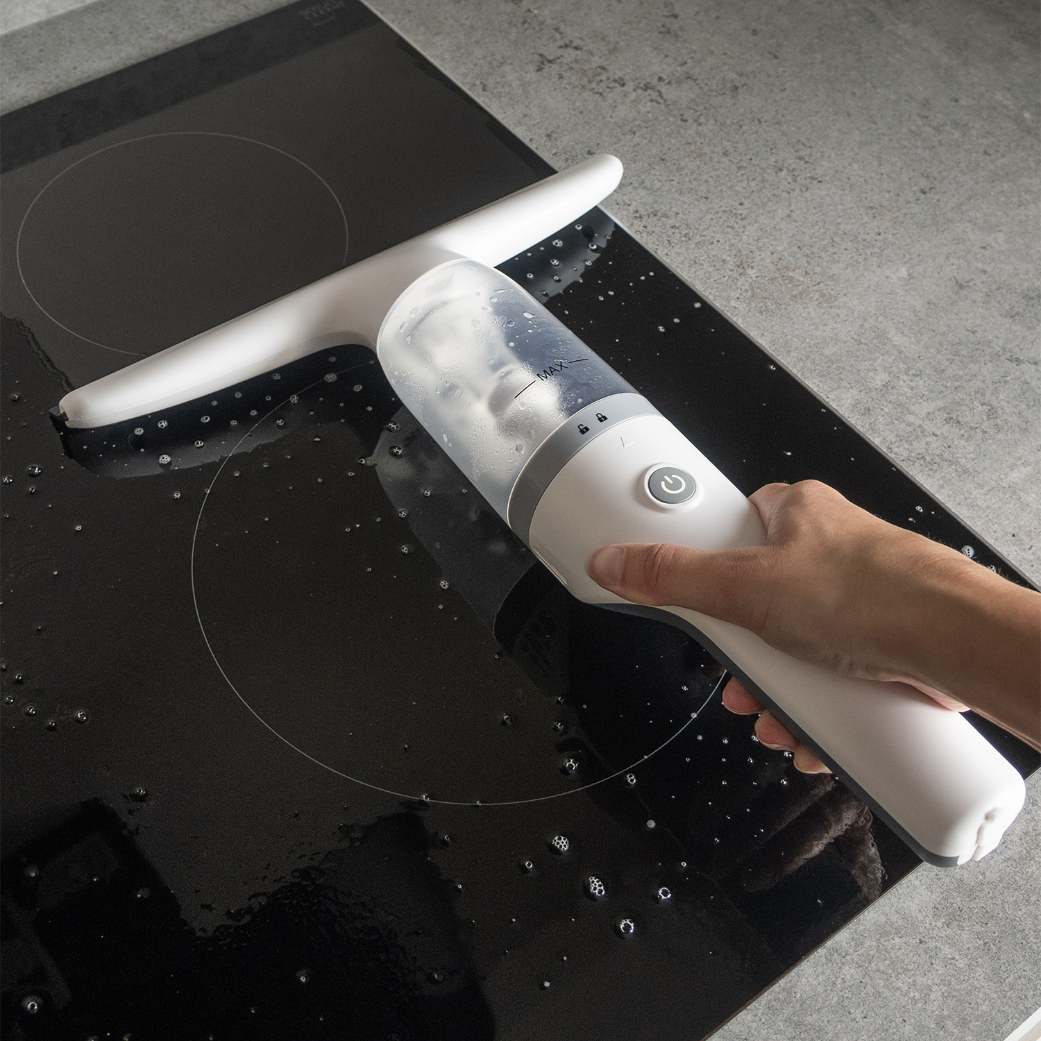 BREND elektrische raamwisser met zuigsysteem en sprayfles