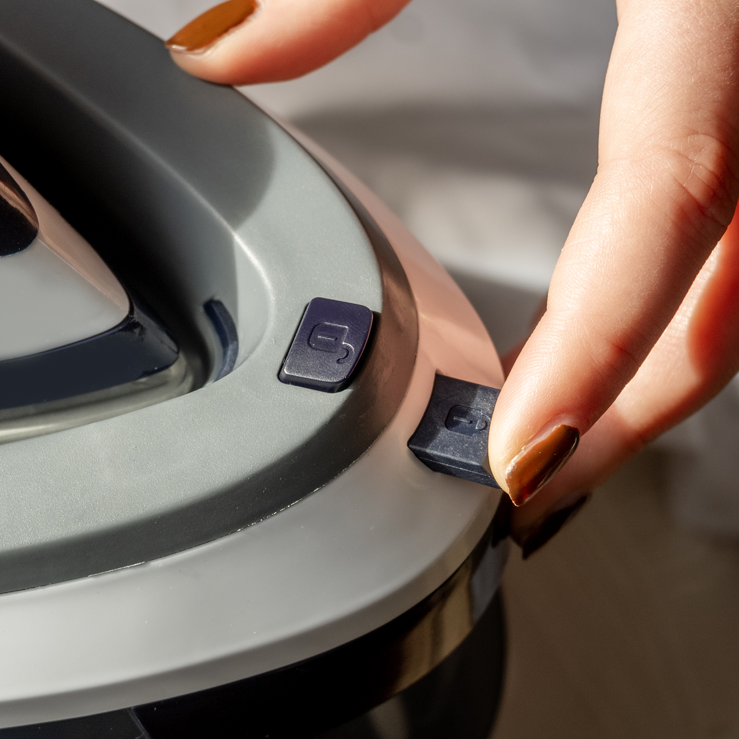 BREND BR-2231 Stoomstrijkijzer met Stoomgenerator van 1500 ml – Wit