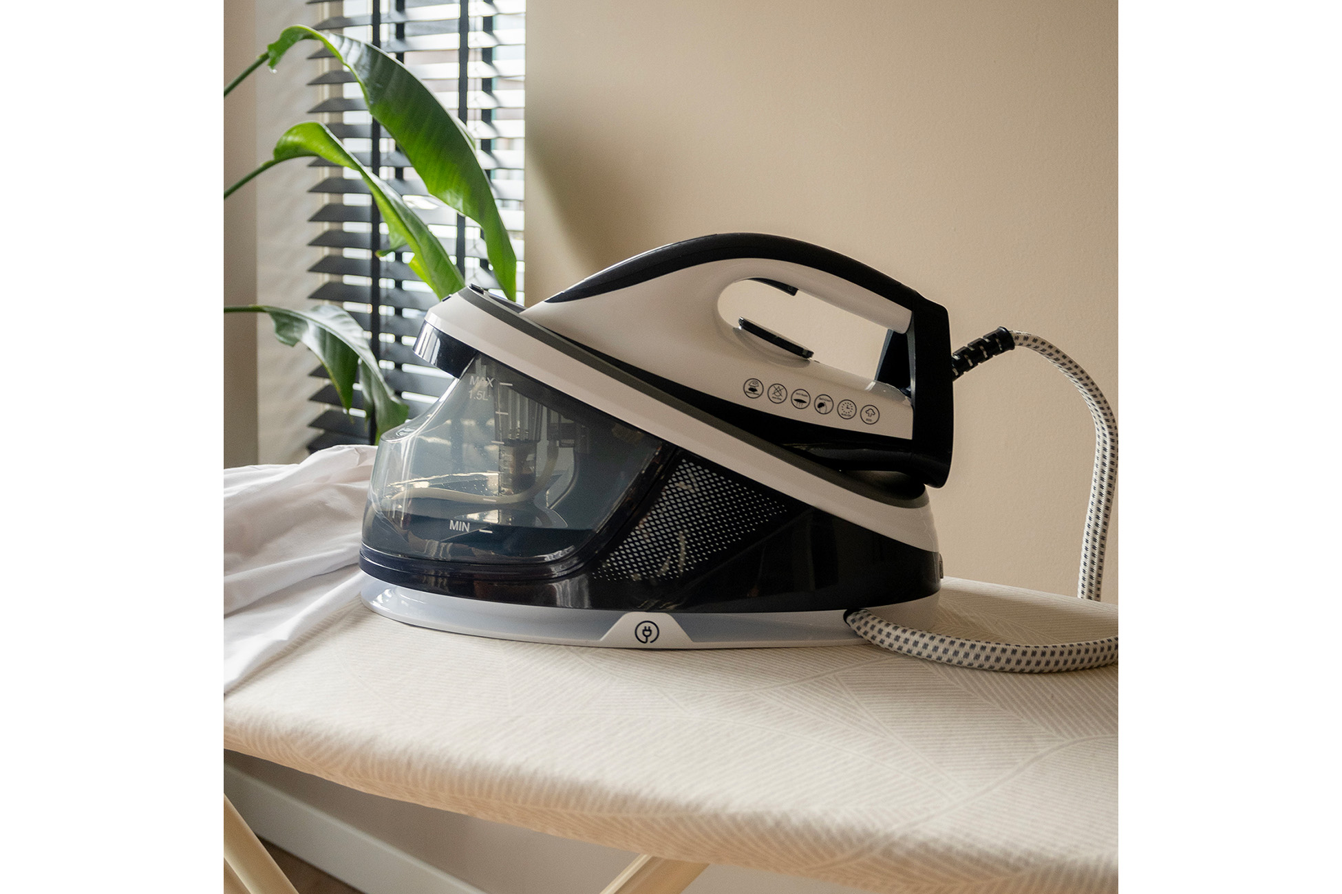 BREND BR-2231 Stoomstrijkijzer met Stoomgenerator van 1500 ml – Wit