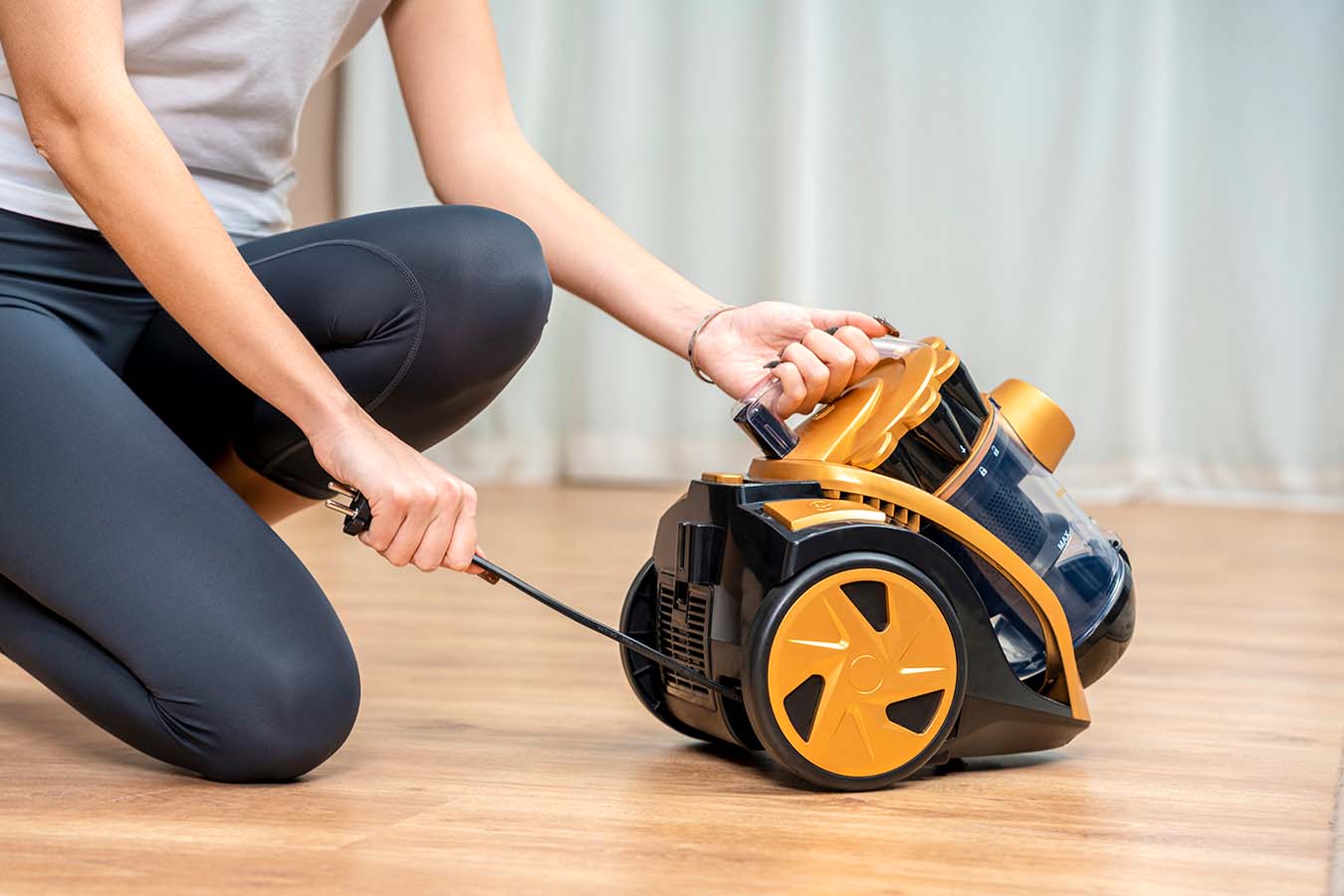 Hyundai Electronics - Cycloon stofzuiger 800W - Zwart/goud