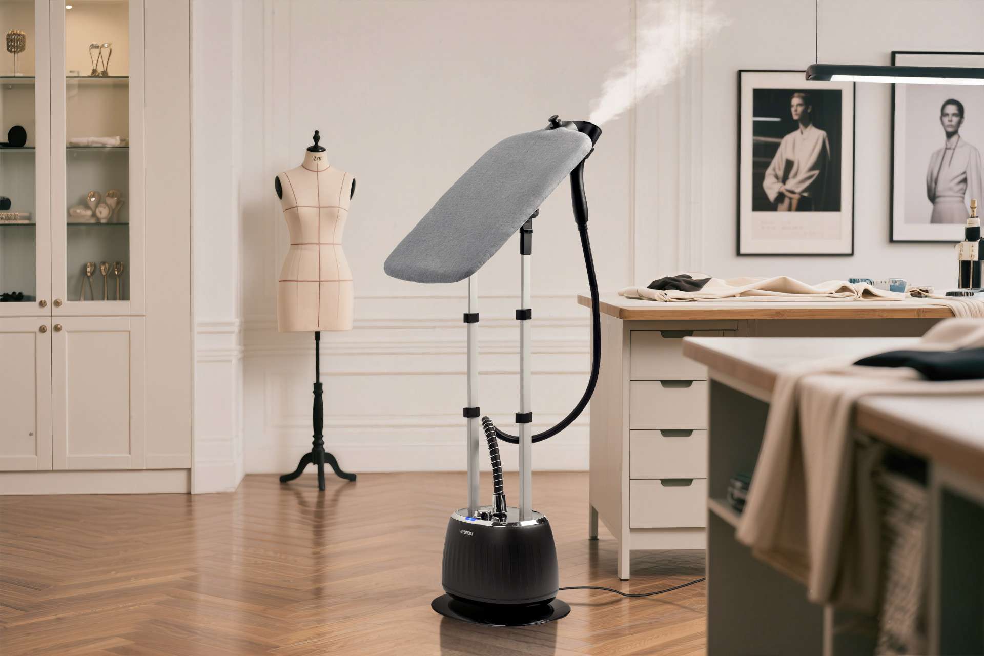 Hyundai Electronics - Luxe Kledingstomer met strijkplank